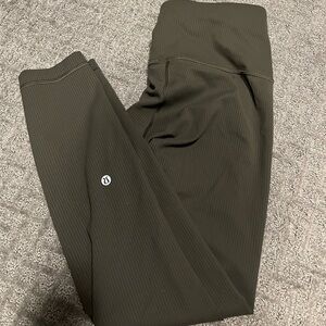 Lululemon Wunder Under leggings Size 6